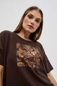 Bluza z nadrukiem ciemnbrązowa. Bluzy MOODO, s, bez wzorów, z bawełny, bez kaptura. W wyprzedaży za 23,99 zł.