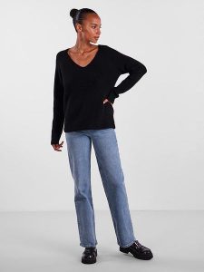 Pieces Sweter w kolorze czarnym rozmiar: M. Czarne swetry oversize Pieces, m, bez wzorów, z wełny, bez ramiączek. Za 83,42 zł.
