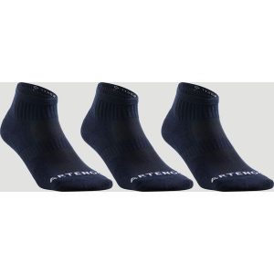 Skarpety sportowe tenis DECATHLON RS500 Mid podwyższone 3 pary. Niebieskie skarpetki DECATHLON, bez wzorów, z bawełny. Za 39,99 zł.