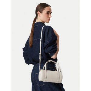 Torebka Calvin Klein. Białe torebki klasyczne Calvin Klein, bez wzorów, bez dodatków. Za 489,99 zł.