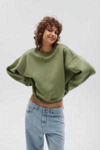 Bluza damska typu oversize w kolorze GREEN OIL - PINEY-UNI. Zielone bluzy Marsala, uniwersalny, bez wzorów, z bawełny, bez kaptura. Za 259,90 zł.