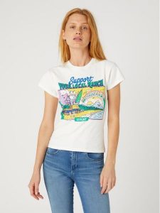WRANGLER DAMSKA KOSZULKA WRANGLER SHRUNKEN BAND TEE WORN WHITE 112332013. Białe bluzki Wrangler, s, bez wzorów, bez kołnierzyka, bez ramiączek. Za 89,99 zł.
