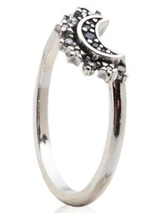 Pandora Srebrny pierścionek z kryształami rozmiar: 54. Szare pierścionki Pandora, z kryształem, srebrne. Za 173,99 zł.