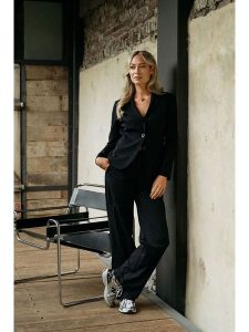 &Co Woman Spodnie "Perfaite" w kolorze czarnym rozmiar: L. Czarne spodnie z wysokim stanem &Co Woman, bez wzorów, z materiału, z podwyższonym stanem. Za 213,18 zł.