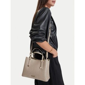 Torebka Nine West. Szare kuferki Nine West, bez wzorów, bez dodatków. Za 299,99 zł.