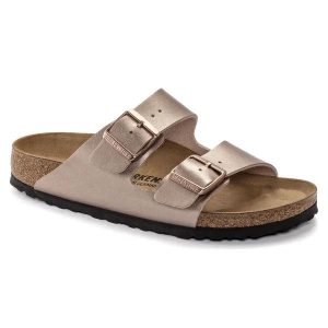 Klapki damskie BIRKENSTOCK ARIZONA BF COPPER. Brązowe klapki Birkenstock, bez wzorów, z materiału, bez obcasa. Za 329,99 zł.