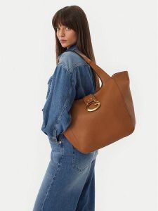 Guess Torebka Camden HWBB93 08240 Brązowy. Brązowe shopper bag Guess, z aplikacjami, ze skóry, bez dodatków. Za 714,99 zł.