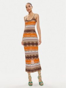 Desigual Sukienka letnia Viena 24SWVF05 Pomarańczowy Slim Fit. Brązowe kombinezony Desigual, na lato, xl, bez wzorów, z wiskozy, bez kołnierzyka, bez ramiączek. Za 409,99 zł.