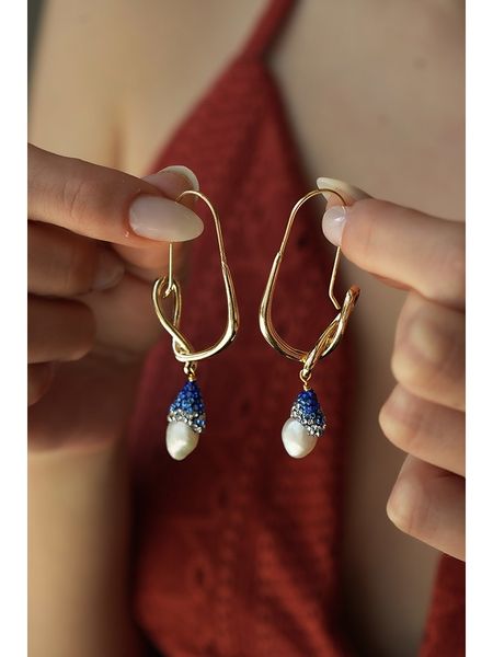 Pierres delicates Pozłacane kolczyki z cyrkoniami rozmiar: onesize. Niebieskie kolczyki Pierres delicates, z cyrkonią, pozłacane. Za 100,28 zł.