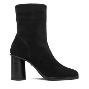 Botki GINO ROSSI. Czarne botki Gino Rossi, bez wzorów, bez obcasa, na słupku, bez zapięcia. Za 399,99 zł.
