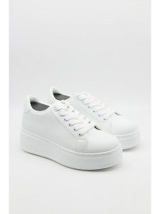 Bellucci Sneakersy w kolorze białym rozmiar: 36. Białe trampki Bellucci, bez wzorów, bez zapięcia. Za 101,23 zł.