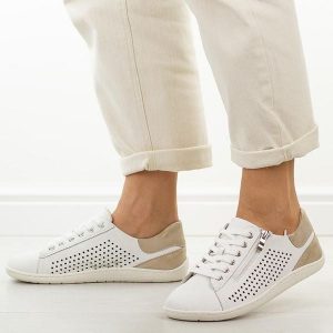 Białe skórzane półbuty damskie barefoot Jezzi Ol38-6. Białe półbuty Jezzi, na jesień, w ażurowe wzory, z jeansu, bez obcasa, na płaskiej podeszwie, bez zapięcia. Za 239,00 zł.