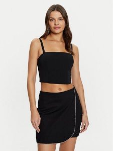 Guess Top W5RH26 WGLO2 Czarny Regular Fit. Czarne topy Guess, s, z aplikacjami, z syntetyku, bez kołnierzyka, bez ramiączek. Za 199,99 zł.