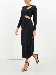 Milan Kiss Sukienka w kolorze czarnym rozmiar: M. Czarne sukienki Milan Kiss, m, bez wzorów, bez kołnierzyka, bez ramiączek, maxi. Za 173,99 zł.