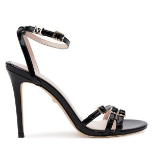 Sandały Marciano Guess. Czarne sandały Marciano Guess, z aplikacjami, bez obcasa, na szpilce, bez zapięcia. Za 549,99 zł.