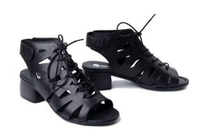 RIEKER REMONTE R8776-00 black, sandały damskie. Czarne sandały Rieker Remonte, bez wzorów, bez obcasa, bez zapięcia. Za 389,90 zł.