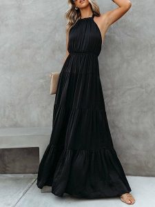 Milan Kiss Sukienka w kolorze czarnym rozmiar: onesize. Czarne sukienki Milan Kiss, bez wzorów, bez kołnierzyka, bez ramiączek, maxi, rozkloszowane. Za 144,95 zł.