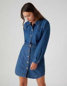 SUKIENKA JEANSOWA WRANGLER PUFF SLEEVE WESTERN MID INDIGO W9P4LLX8E 112132455. Niebieskie sukienki Wrangler, s, bez wzorów, z jeansu, bez kołnierzyka, bez ramiączek. Za 269,99 zł.