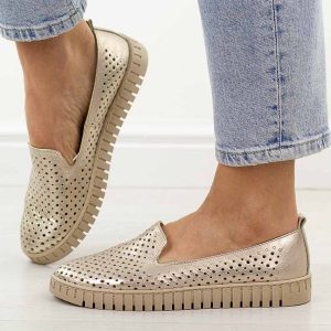 Złote ażurowe skórzane Polskie półbuty damskie Deoni D056. Żółte półbuty Deoni, na jesień, w ażurowe wzory, z jeansu, z okrągłym noskiem, bez obcasa, na płaskiej podeszwie, bez zapięcia. Za 429,00 zł.