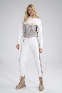 Sportowe Spodnie z Kolorowym Lampasem - Wzór 121. Spodnie dresowe Figl, xl, bez wzorów, z dresówki. Za 189,00 zł.