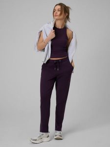 4F Spodnie dresowe damskie - fioletowe S. Fioletowe spodnie dresowe 4f, l, bez wzorów, z bawełny. Za 129,99 zł.