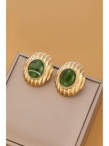 Atelier MIU Pozłacane kolczyki-wkrętki rozmiar: onesize. Zielone kolczyki Atelier MIU, pozłacane. Za 34,99 zł.