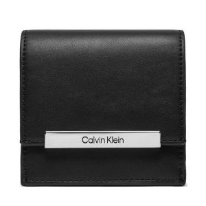 Portfel Calvin Klein. Czarne portfele Calvin Klein, bez wzorów. Za 139,99 zł.
