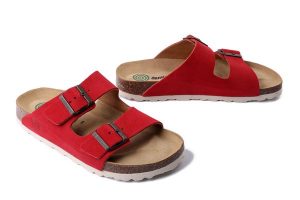 DR. BRINKMANN 700697-04 rot, klapki damskie. Czerwone klapki Dr. Brinkmann, bez wzorów, ze skóry, bez obcasa. Za 185,43 zł.