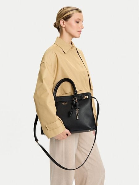 Guess Torebka Gregoria HWBG85 46070 Czarny. Czarne torebki klasyczne Guess, z aplikacjami, ze skóry, bez dodatków. Za 479,99 zł.