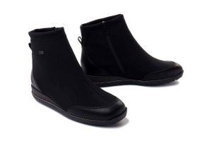 RIEKER TEX 44276-00 black, botki damskie. Czarne botki Rieker, na zimę, bez wzorów, bez obcasa, na koturnie, bez zapięcia. Za 379,90 zł.