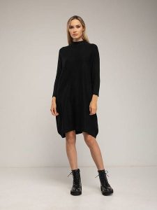 Tantra Sukienka w kolorze czarnym rozmiar: onesize. Czarne sukienki Tantra, bez wzorów, bez kołnierzyka, bez ramiączek, midi. Za 160,58 zł.