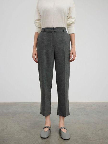 BGN Spodnie w kolorze antracytowym rozmiar: 34. Czarne spodnie z wysokim stanem BGN, bez wzorów, z materiału, z podwyższonym stanem. Za 132,05 zł.