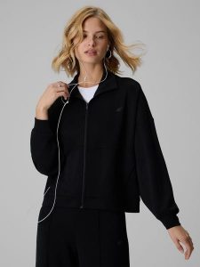 4F Bluza dresowa loose bez kaptura damska - czarna M. Czarne bluzy 4f, m, bez wzorów, z dresówki, bez kaptura. Za 199,99 zł.