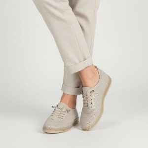 Półbuty damskie Filippo, cholewka skóra naturalna perforowana sznurowanie minimalistyczny fason lekka konstrukcja elastyczne wykończenie wygodne dopa. Brązowe półbuty Filippo, bez wzorów, ze skóry, bez obcasa, na płaskiej podeszwie, bez zapięcia. Za 179,00 zł.