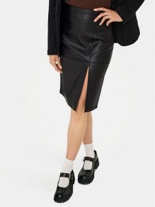 ONLY Spódnica z imitacji skóry Oline 15315998 Czarny Slim Fit. Czarne spódnice ONLY, xs, bez wzorów, ze skóry. Za 149,99 zł.