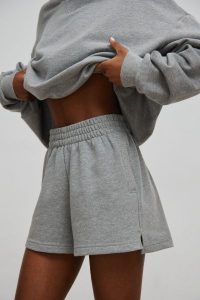 Szorty z dzianiny dresowej w kolorze DEEP GREY MELANGE - LE PETIT-XL. Szare szorty Marsala, bez wzorów, z bawełny, casualowe, z podwyższonym stanem. Za 229,90 zł.