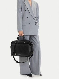 Nine West Torba na laptopa EO-LUXE SOCIETY-LA374-4792 Czarny. Czarne torebki klasyczne Nine West, bez wzorów, ze skóry, bez dodatków. Za 299,99 zł.