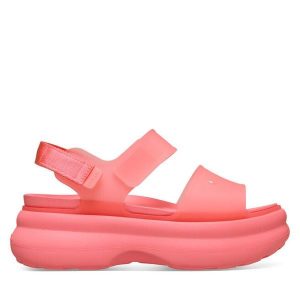 Sandały Crocs. Czerwone sandały Crocs, bez wzorów, bez obcasa, na płaskiej podeszwie, bez zapięcia. Za 249,99 zł.