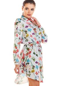 Koszulowa sukienka w kwiaty szmizjerka z kołnierzykiem i paskiem ecru. Sukienki Sukienki.shop, do pracy, na wiosnę, bez wzorów, biznesowe, bez kołnierzyka, bez ramiączek, koszulowe. Za 139,00 zł.