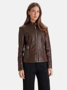 Guess Kurtka z imitacji skóry W6RL52 WL850 Brązowy Regular Fit. Brązowe kurtki Guess, s, z aplikacjami, ze skóry, bez kaptura. Za 589,99 zł.