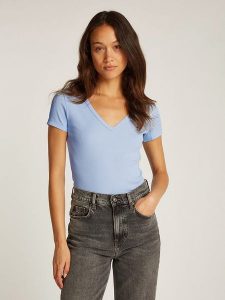 TOMMY JEANS Koszulka w kolorze błękitnym rozmiar: M. Niebieskie bluzki Tommy Jeans, m, bez wzorów, z jeansu, bez kołnierzyka, bez ramiączek. Za 109,78 zł.