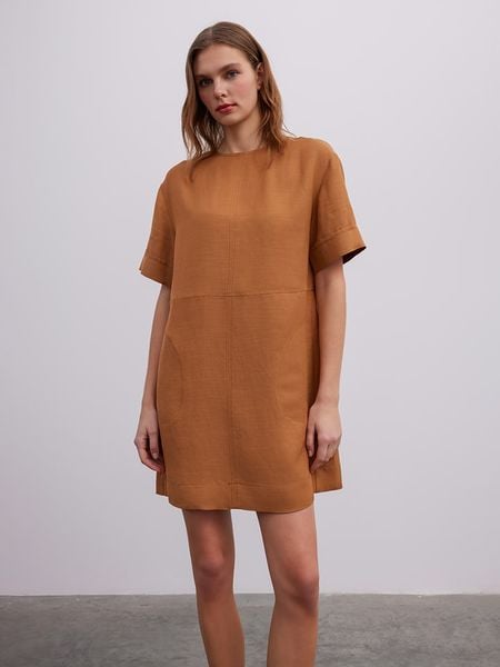 BGN Sukienka w kolorze jasnobrązowym rozmiar: 36. Brązowe sukienki BGN, na imprezę, bez wzorów, bez kołnierzyka, bez ramiączek, mini. Za 66,00 zł.