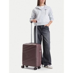 Walizka kabinowa Reebok. Fioletowe walizki Reebok, bez wzorów. Za 229,99 zł.
