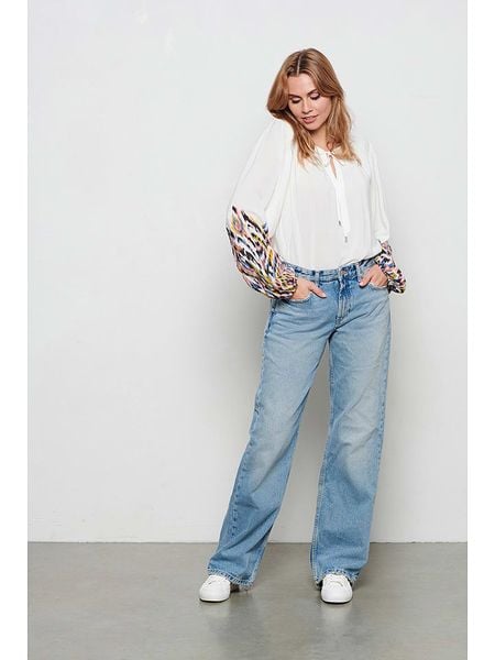 &Co Woman Bluzka "Abby" w kolorze białym rozmiar: L. Białe bluzki &Co Woman, l, bez wzorów, z wiskozy, bez kołnierzyka, bez ramiączek. Za 163,95 zł.