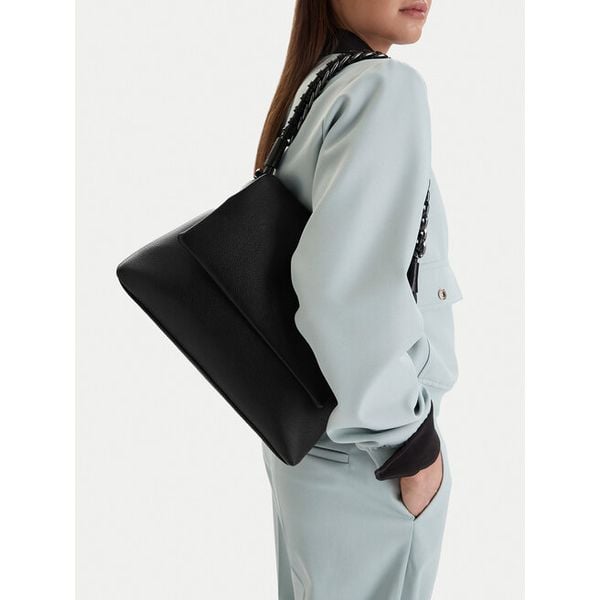 Torebka JENNY. Czarne torebki klasyczne Jenny, bez wzorów, bez dodatków. Za 119,99 zł.