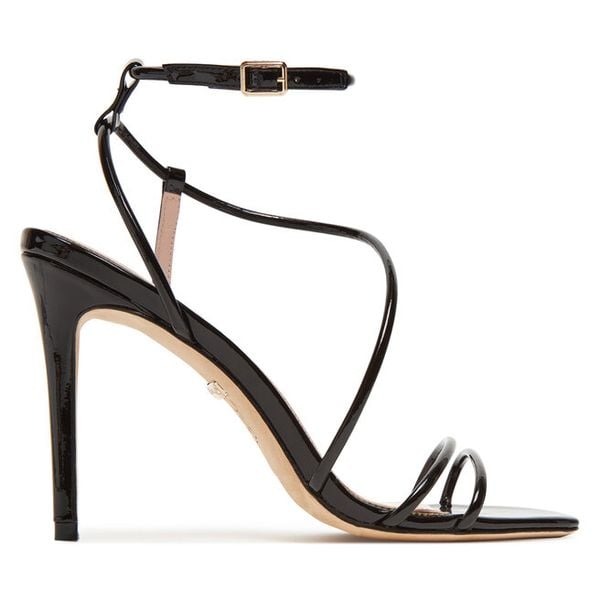 Sandały Marciano Guess. Czarne sandały Marciano Guess, z aplikacjami, bez obcasa, na szpilce, bez zapięcia. Za 528,99 zł.