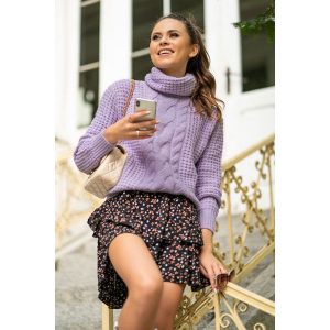 Efektowny Golf z Warkoczem - Liliowy. Czarne golfy Merribel, bez wzorów, z materiału. Za 169,90 zł.