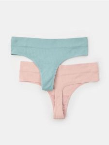 Stringi typu tanga 2 pack - wielobarwny. Czerwone stringi Sinsay, bez wzorów. Za 19,99 zł.