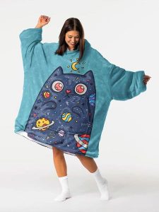 Mr GUGU & MISS GO Koco-bluza ze wzorem rozmiar: onesize. Bluzy Mr.Gugu & Miss Go, bez wzorów, z kapturem. Za 159,21 zł.