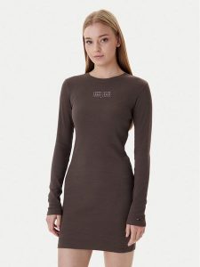 Tommy Jeans Sukienka codzienna Linear DW0DW21902 Brązowy Slim Fit. Brązowe sukienki Tommy Jeans, na co dzień, m, bez wzorów, z bawełny, bez kołnierzyka, bez ramiączek, proste. Za 289,99 zł.